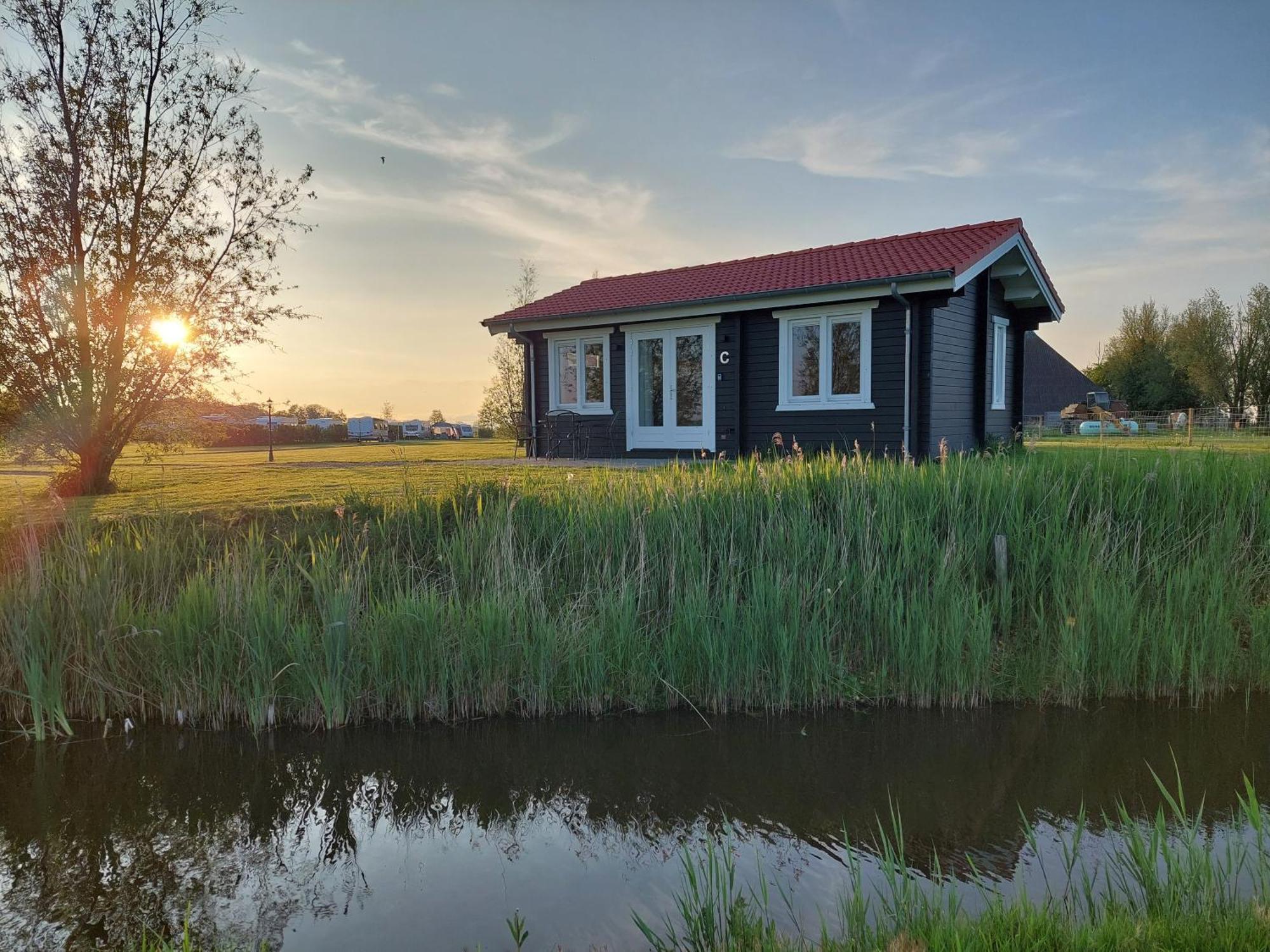 Vakantiehuisje Vlakbij Leeuwarden, Swichumer Pleats 외부 사진
